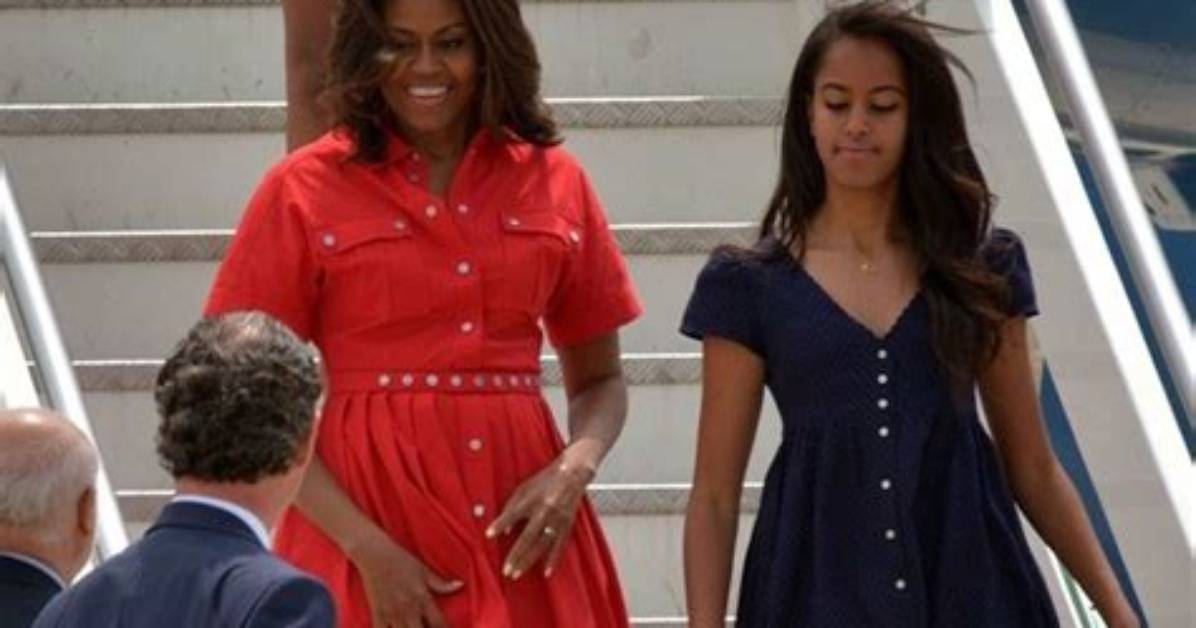Malia Obama Spotted at Beer Pong Party: Was the 18-Year-Old First Daughter Drinking?