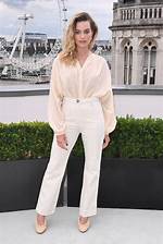 Margot Robbie’s Outfits Promoting ‘Once Upon a Time in Hollywood’ – Hollywood Life