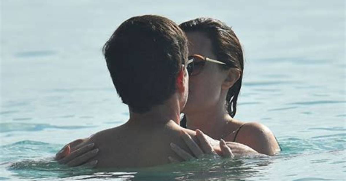 Mark Wahlberg Shirtless & Kissing Wife Rhea Durham in Barbados: Pics – Hollywood Life