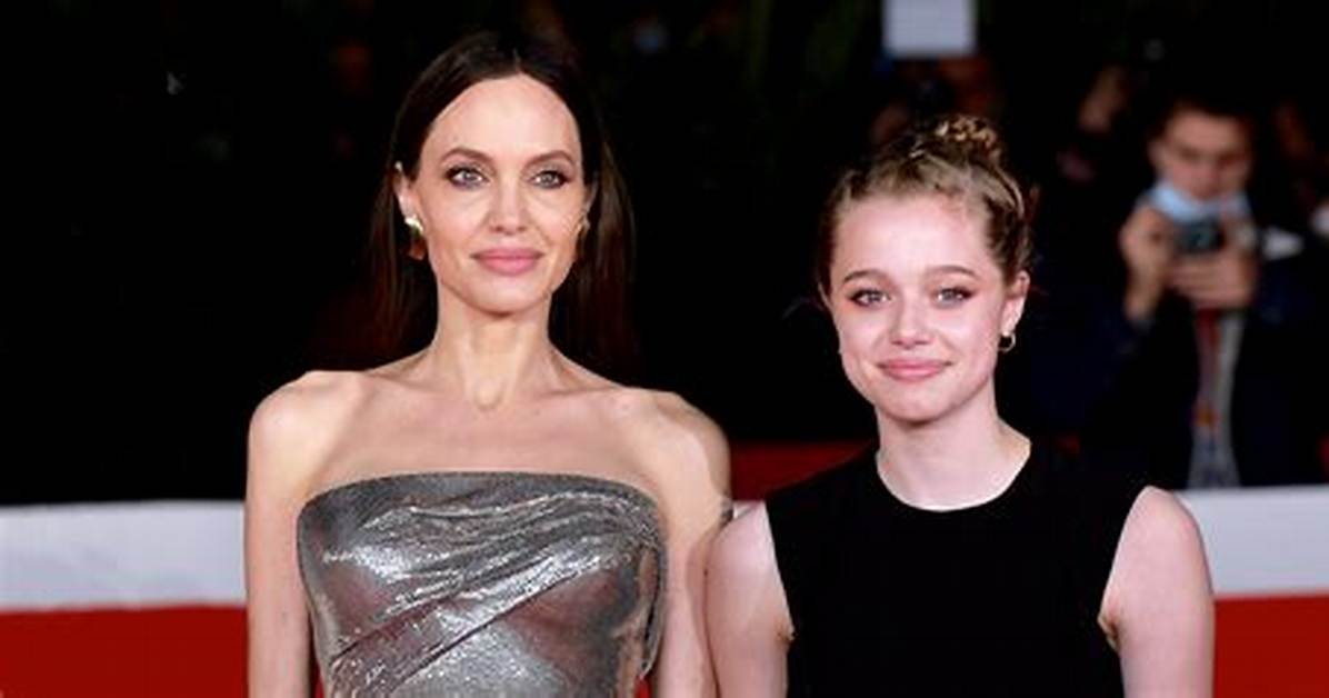 Meet Her Two Daughters, Jolie & Julie – Hollywood Life