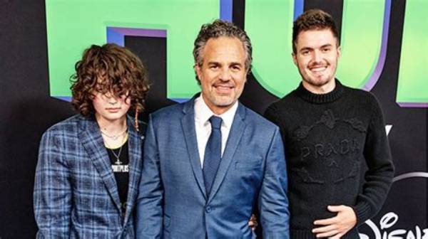 Meet His 3 Children Keen, Bella, & Odette – Hollywood Life