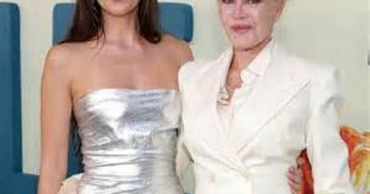 Melanie Griffith, 62, Proves She Can Rock Daisy Dukes Like Hailey Baldwin & More Stars in Gorgeous New Pic