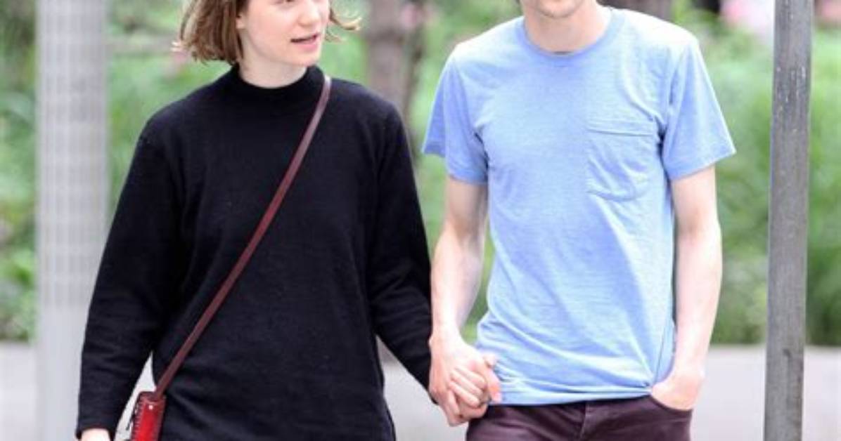Mia Wasikowska: Boyfriend, Net Worth, Tattoos, Smoking & Body Measurements