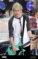 Michael Clifford in Crutches: 5Sos Severely Injured After Falling off Stage