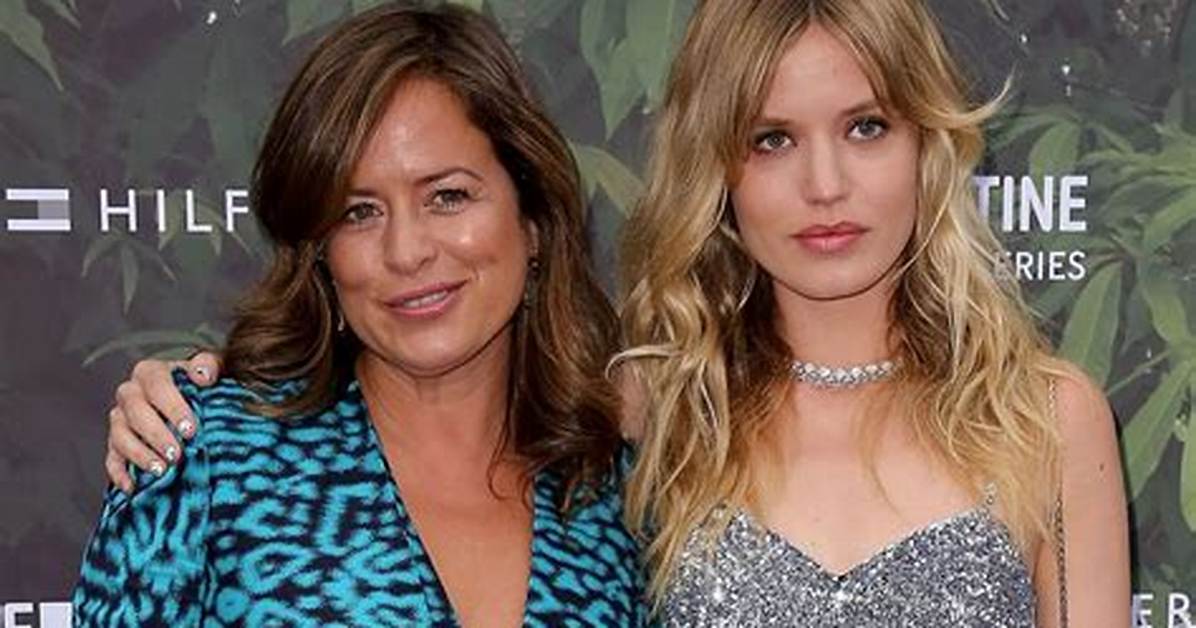 Mick Jagger’s Kids Jade, Georgia May, & Lucas Cozy up for Sibling Reunion — Photo