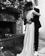 Miley Cyrus & Liam Hemsworth Wedding Pic Is Similar to ‘The Last Song’ – Hollywood Life