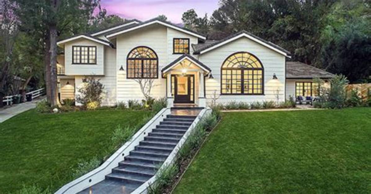 Miley Cyrus Sells Her California Hideaway Home for $2 Million Profit – Hollywood Life