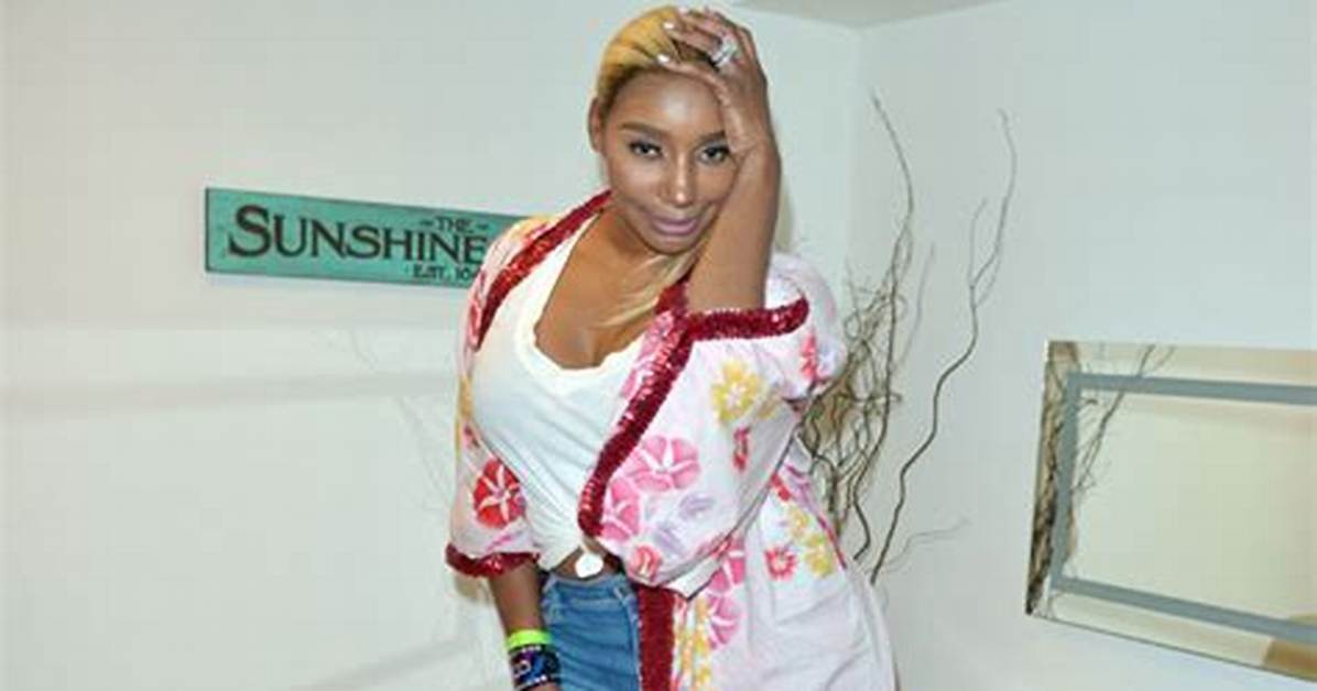 Nene Leakes Shows off Her Toned Tummy While on the Beach in Ripped Jeans & Crop Top