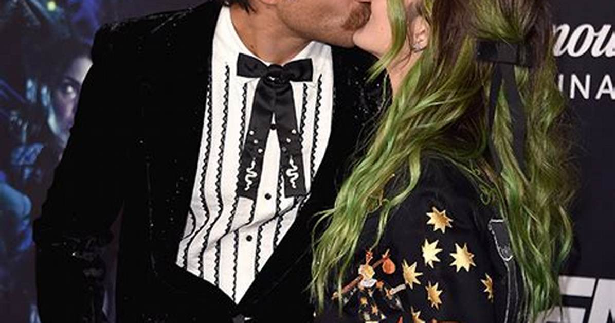 New Couple Show off Pda on Date Night – Hollywood Life