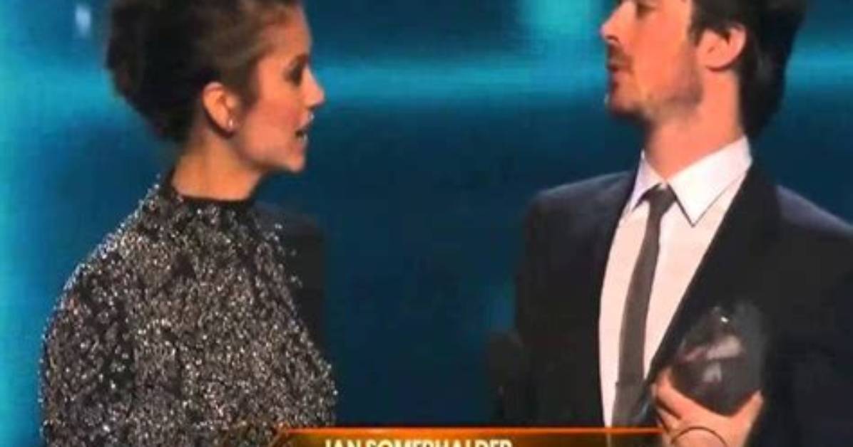 Nina Dobrev & Ian Somerhalder Win Choice Tv Liplock at Teen Choice Awards 2015 – Hollywood Life