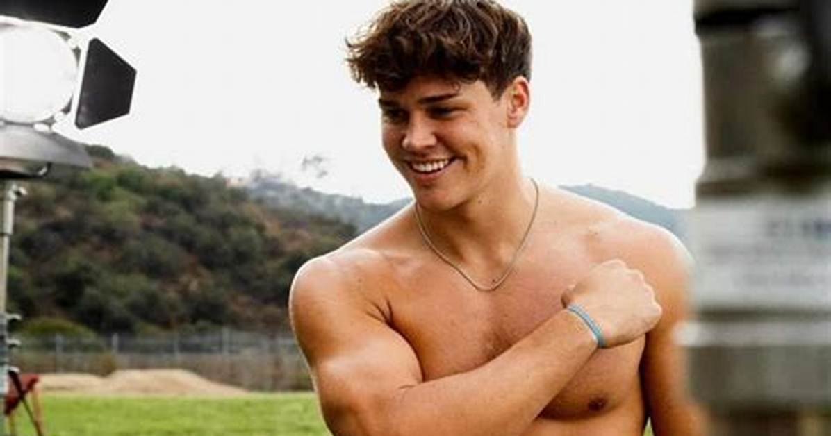 Noah Beck- Age, Girlfriend, Height, Net Worth, Nationality