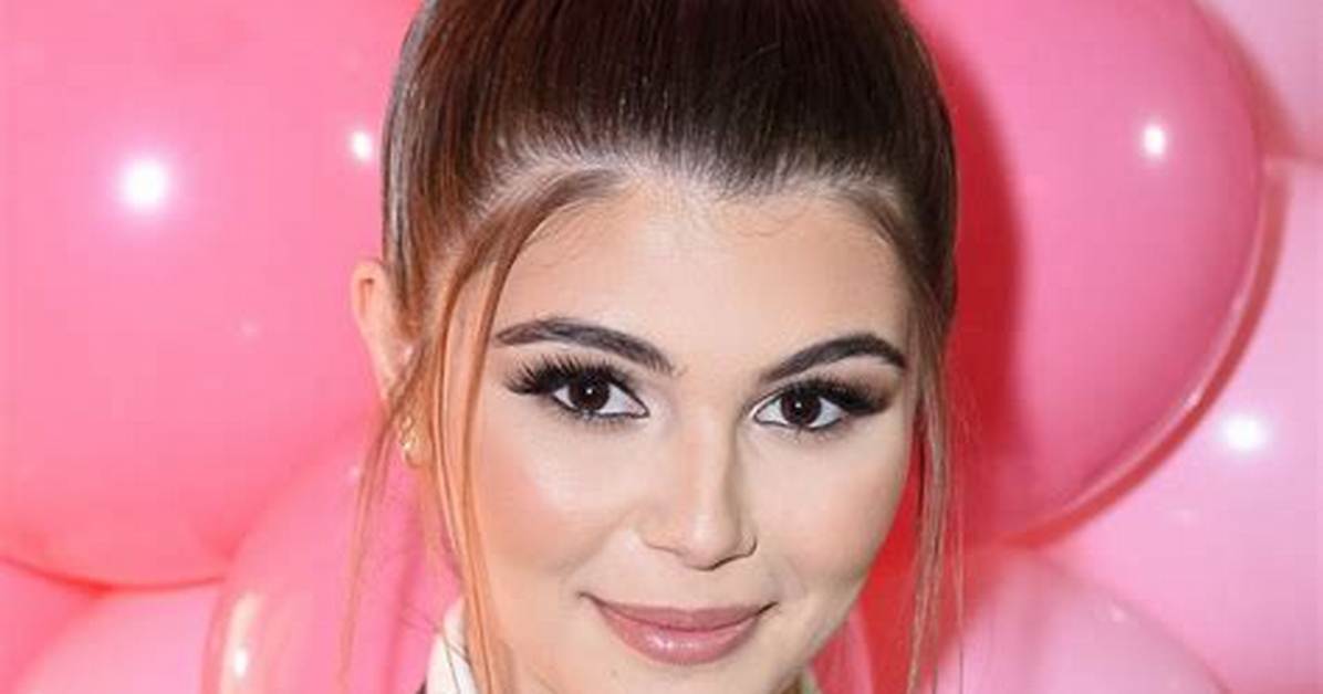 Olivia Jade Hints She’s Coming Back to Youtube in 2021 After Mom Lori Loughlin’s Prison Release