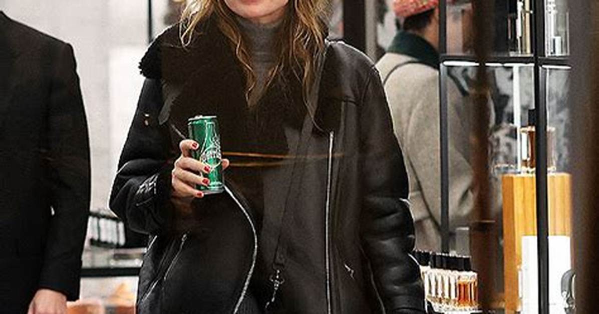 Olivia Wilde Shops in Paris Solo: Photos – Hollywood Life