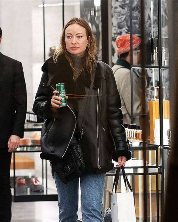 Olivia Wilde Shops in Paris Solo: Photos – Hollywood Life