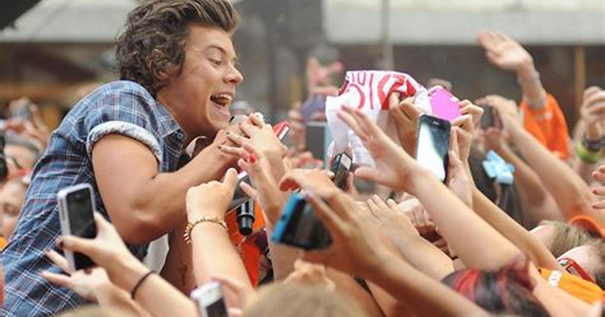 One Direction Fans Believe Harry Styles & Niall Horan Reunited on Hike – Hollywood Life