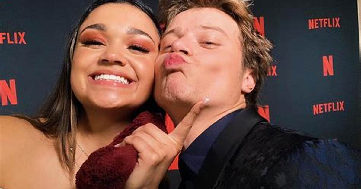 ‘Outer Banks’ Madison Bailey, Rudy Pankow Win Best Kiss at Mtv Awards – Hollywood Life