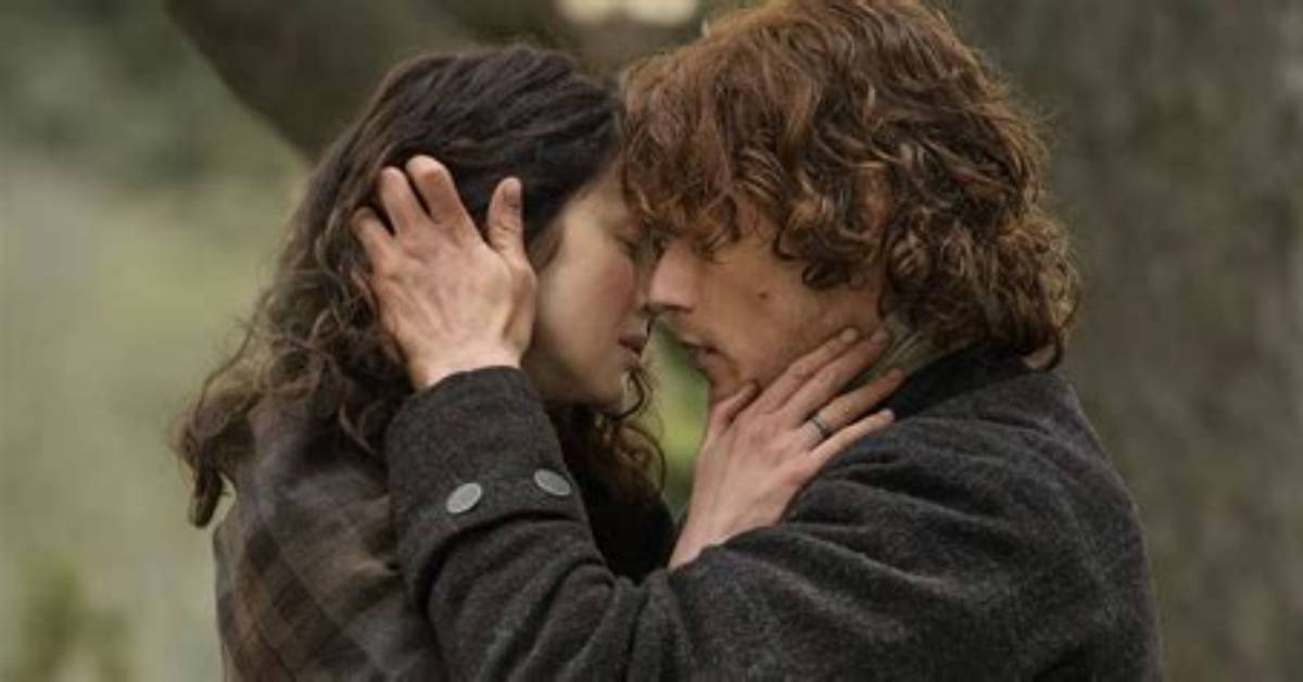 ‘Outlander’: Jamie & Claire Reunite in Bed — First Steamy Pic & Video from New Episode