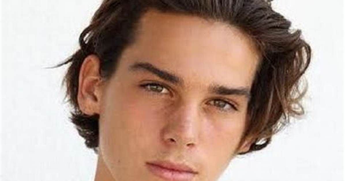 Paris Brosnan Biography, Age, Family, Facts About Pierce Brosnans Son