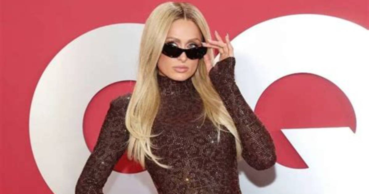 Paris Hilton Wears Red Lingerie & Stockings in Christmas Photo – Hollywood Life