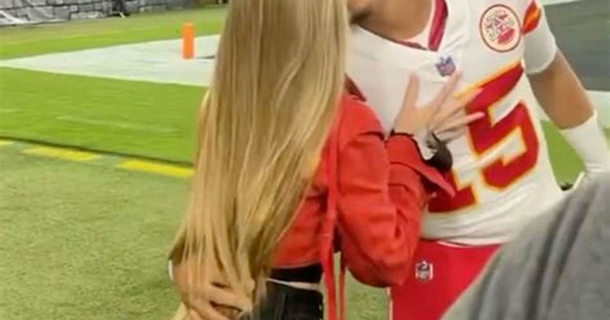 Patrick Mahomes & Gf Brittany Matthews Passionately Kiss Each Other on Vacation — See Pics