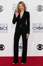 People’s Choice Awards Fashion — Bella Thorne & More Best Dressed Stars