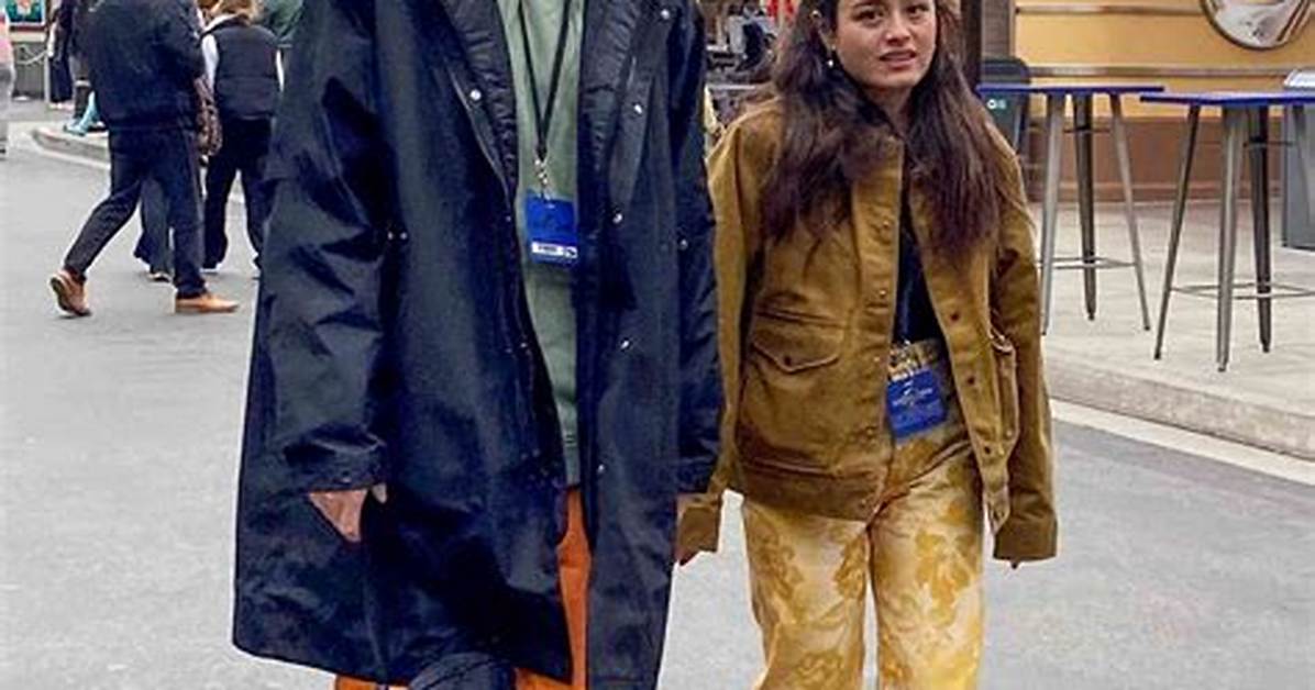 Pete Davidson & Chase Sui Wonders Share Steamy Kiss on Romantic Hawaii Vacation: Photos