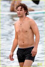 Peter Facinelli, 46, Goes Shirtless to Show off 30 Lb. Quarantine Weight Loss for Prostate Cancer Awareness