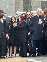 Photos from Private Gathering & Memorial – Hollywood Life