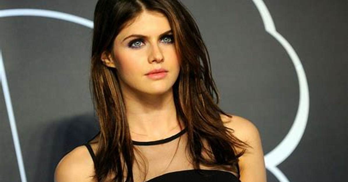 Photos of the Sexy Actress – Hollywood Life