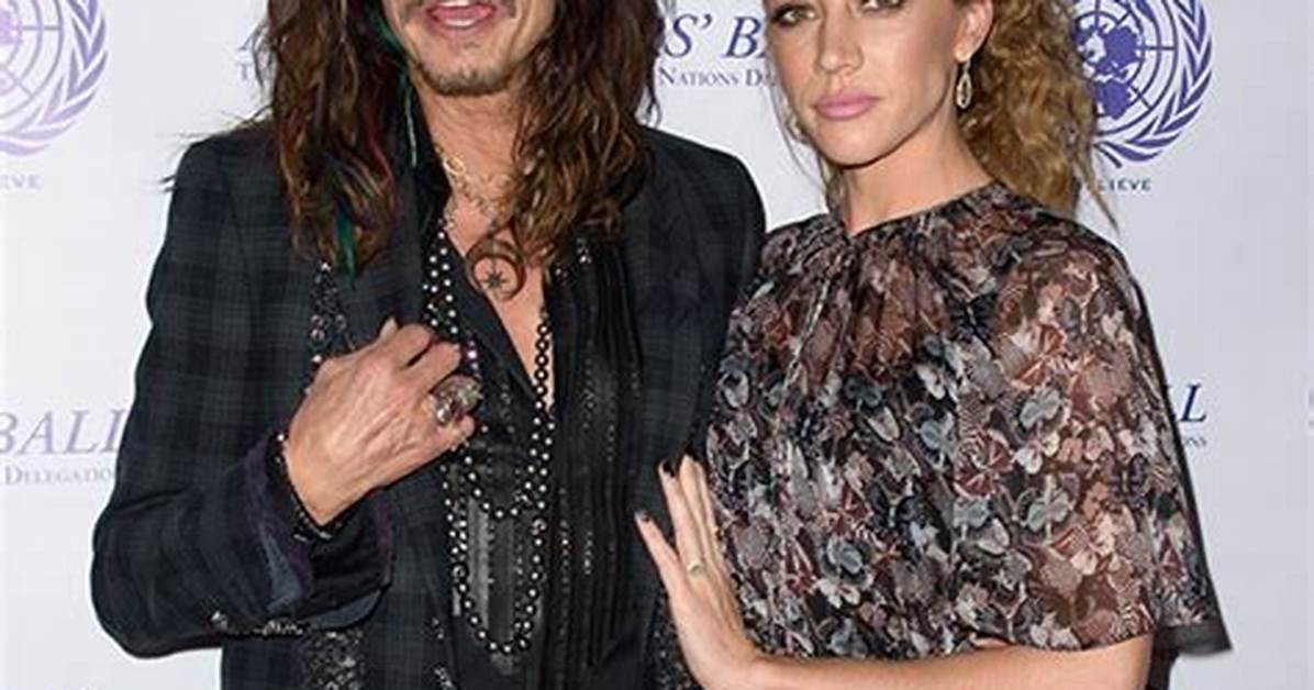 [Pic] Steven Tyler & Aimee Ann Preston Engaged? — See Her Beautiful Pearl Ring – Hollywood Life