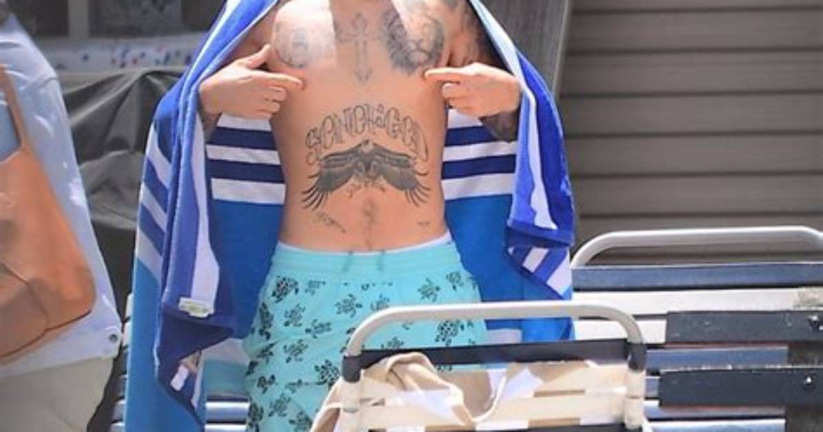 [Pics] Justin Bieber’s Naked Swim with Model Jayde Pierce in Bora Bora – Hollywood Life