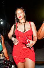 [Pics] Rihanna’s Ponytail in Barbados — See Her Waist-Length Hairstyle – Hollywood Life