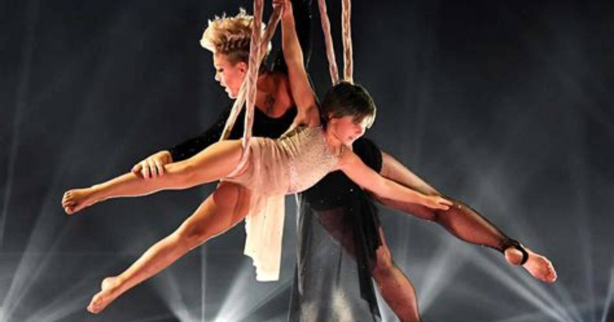 Pink & Daughter Willow, 9, Perform an Aerial Routine Together for 1St Time at the Bbmas