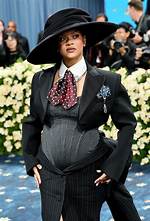 Pregnant Rihanna Reveals New Full Photo of Her Big Gorgeous Bare Baby Bump
