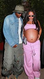 Pregnant Rihanna’s Pink Crop Top with A$Ap Rocky: Photos – Hollywood Life
