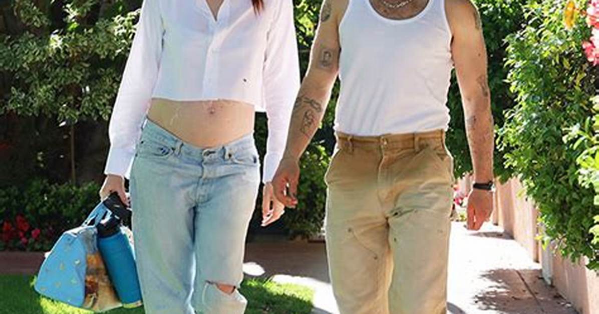 Pregnant Sophie Turner Rocks White Shirt out with Joe Jonas: Photos – Hollywood Life