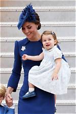 Princess Charlotte & Kate Middleton in Matching Outfits: Phots – Hollywood Life