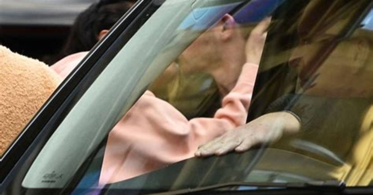 Priyanka Chopra Kisses Nick Jonas Outside London Hotel: Photos