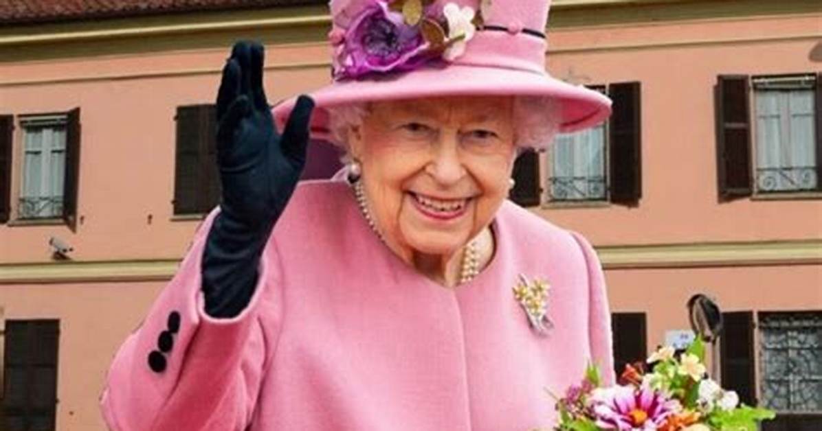 Queen Elizabeth Celebrates 96Th Birthday with Her 2 Majestic Ponies – Hollywood Life