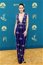 Rachel Brosnahan’s Hottest Looks: Photos – Hollywood Life
