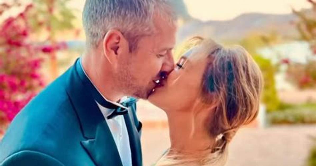 Renee Zellweger & Ant Anstead Hold Hands & Kiss in Rare Pda Photos for 2Nd Anniversary
