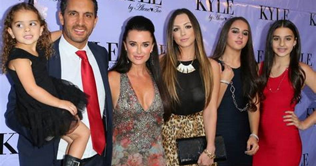 ‘Rhobh’ Star Kyle Richards Takes Daughter to Pumpkin Patch — Photos