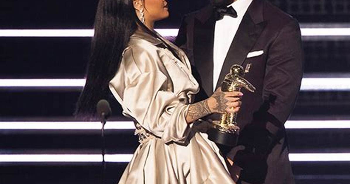 Rihanna & More Women He’s Dated – Hollywood Life
