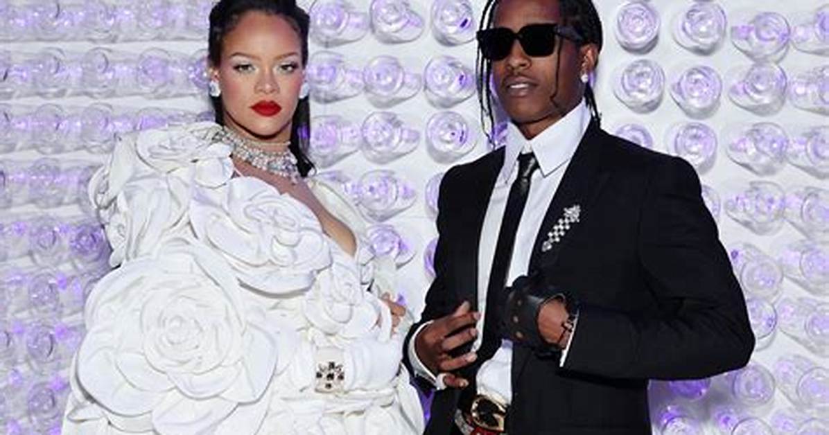 Rihanna’s ‘Loving Every Moment’ of Being Pregnant & Loves ‘Proudly’ Showing off Her Bump