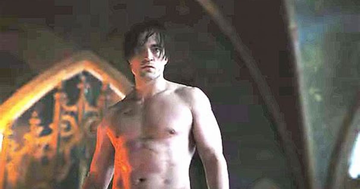 Robert Pattinson Goes Shirtless New ‘The Batman’ Trailer: Watch – Hollywood Life