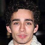 Robert Sheehan Gay: Bio, Wiki, Age, Joe Sheehan, Girlfriend, Misfits, Movies, Tv Shows and Net Worth