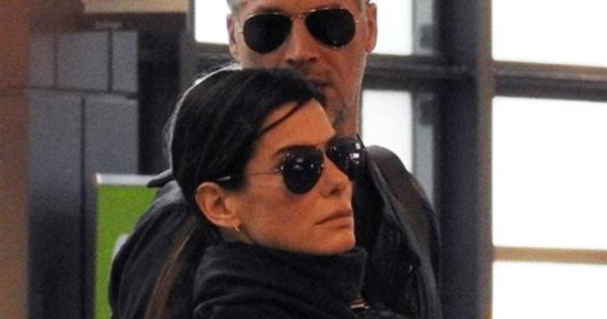 Sandra Bullock & Boyfriend Hold Hands at Jennifer Aniston’s Birthday – Hollywood Life