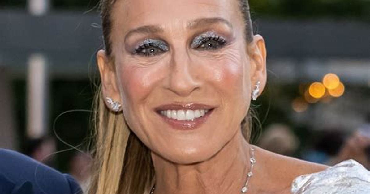 Sarah Jessica Parker Wears Swimsuit on 4Th of July at Hamptons Beach – Hollywood Life