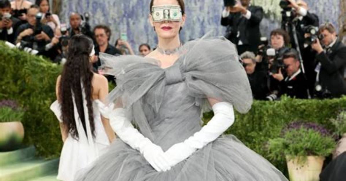 Sarah Paulson’s Dress at Met Gala 2019 – Photos of Her Bow Tie Outfit – Hollywood Life