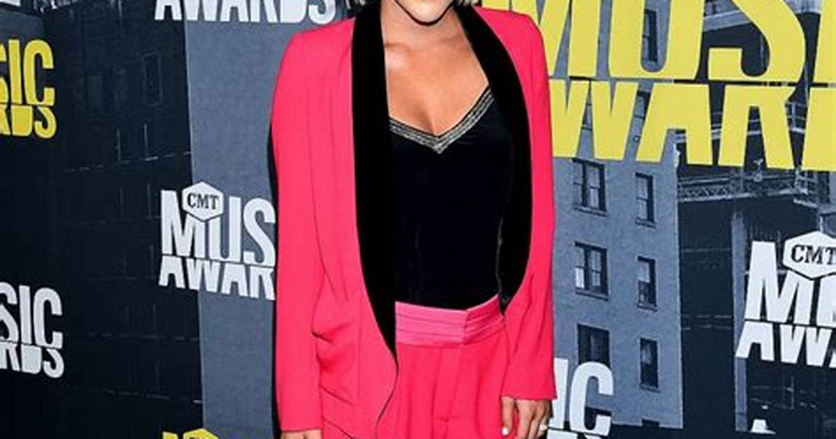 Savannah Chrisley Celebrity Profile – Hollywood Life
